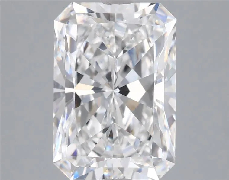 3.02ct Radiant Lab Grown Diamond (Colour E, Clarity VVS2, IGI Certified)