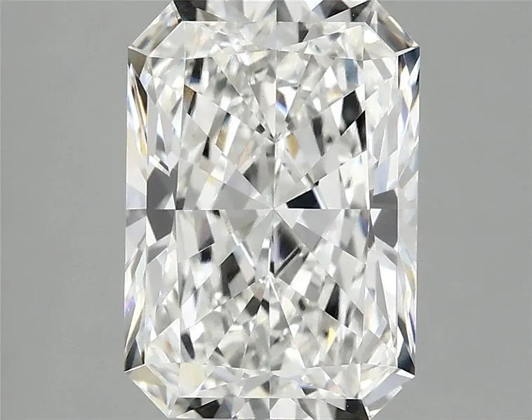 3.02ct Radiant Lab Grown Diamond (Colour G, Clarity VVS2, IGI Certified)