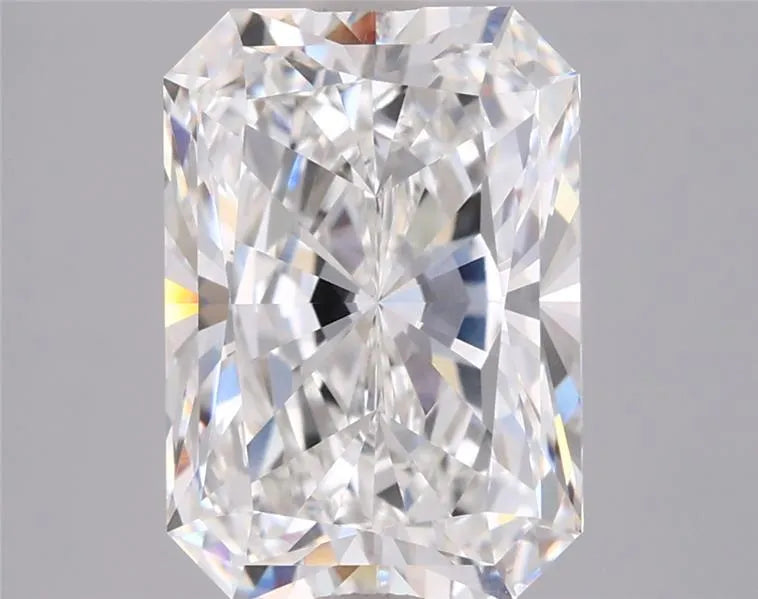 3.08ct Radiant Lab Grown Diamond (Colour F, Clarity VVS2, IGI Certified)