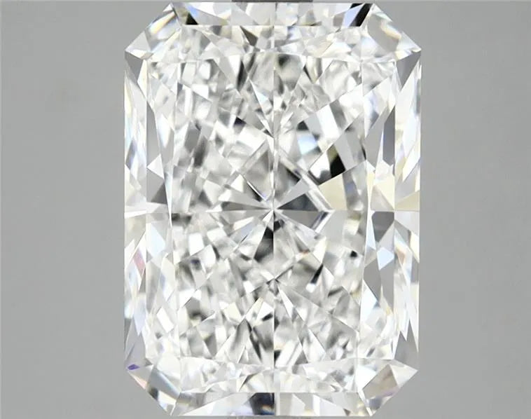 3.47ct Radiant Lab Grown Diamond (Colour E, Clarity VVS2, IGI Certified)