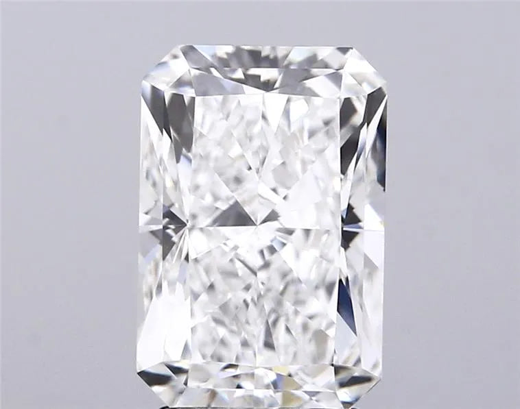 3.52ct Radiant Lab Grown Diamond (Colour F, Clarity VVS2, IGI Certified)