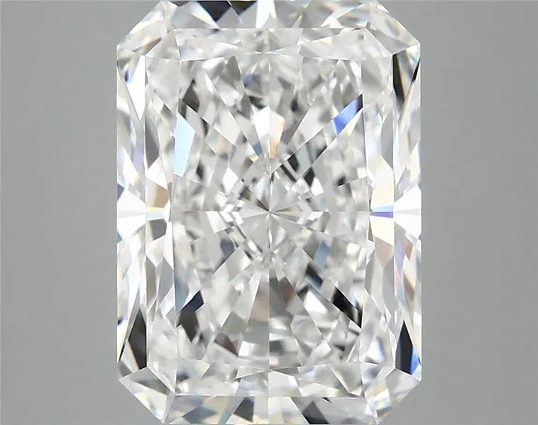 3.93ct Radiant Lab Grown Diamond (Colour E, Clarity VVS2, IGI Certified)