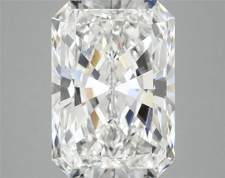 4.04ct Radiant Lab Grown Diamond (Colour E, Clarity VVS2, IGI Certified)