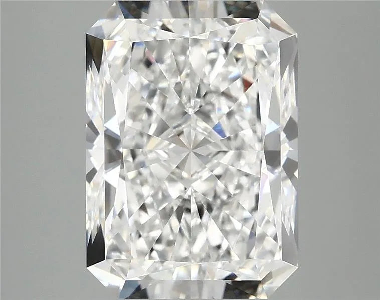 4.05ct Radiant Lab Grown Diamond (Colour D, Clarity VVS2, IGI Certified)