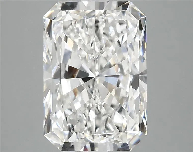 4.10ct Radiant Lab Grown Diamond (Colour E, Clarity VVS2, IGI Certified)
